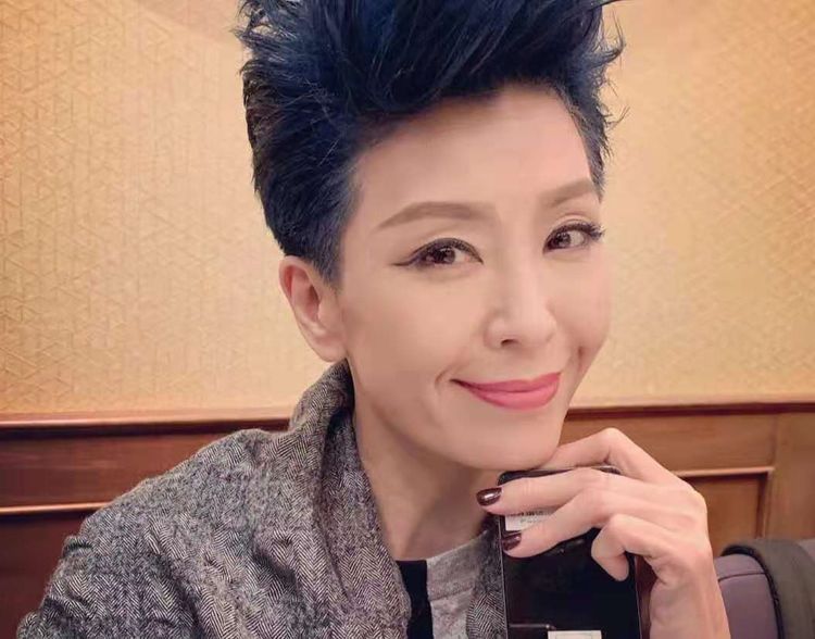 早前,她便到三亚去旅行,并将旅行中拍下的照片发到社交网站与众人一同