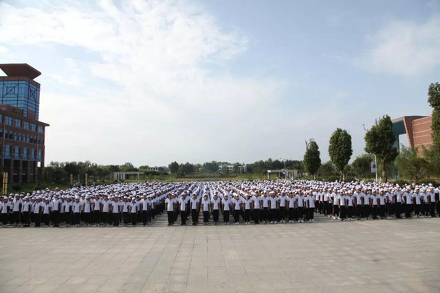 邓州市职业技术学校举行2019级新生文明行为习惯养成训练开营仪式