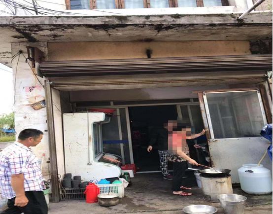 双台街240号地址:灵溪丨双灵饭店餐饮具清洗消毒设施不符合要求.