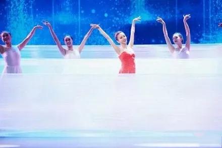 佟丽娅领舞《共和国之恋》:做自己,是每个女人