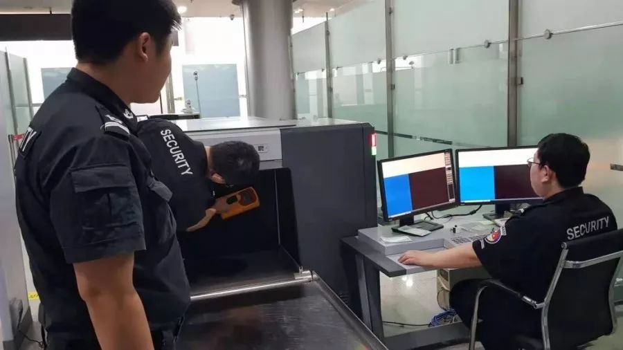 临沂国际机场安检站顺利完成安检x光机的定检工作