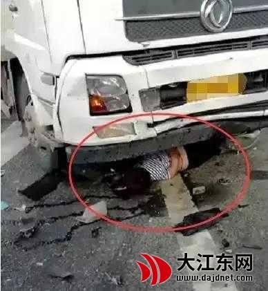 血的教训: 1死2伤4车受损! 红十五线上，只因货车司机看了一眼手机