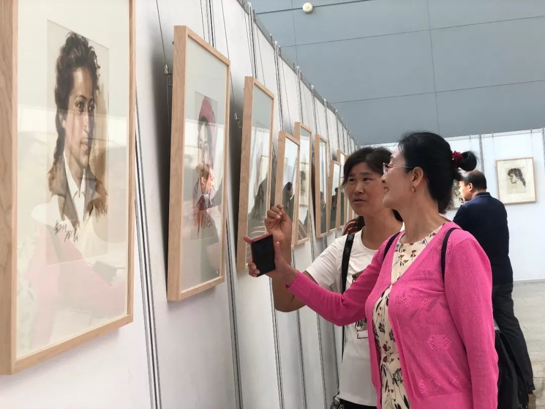 邀您观展著名画家王惠仪先生写生画展昨日在石河子市科技馆开展