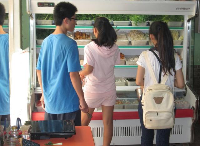                     9岁男孩查出胃癌，奉劝：3种肉别给孩子吃，长大后要责怪你
