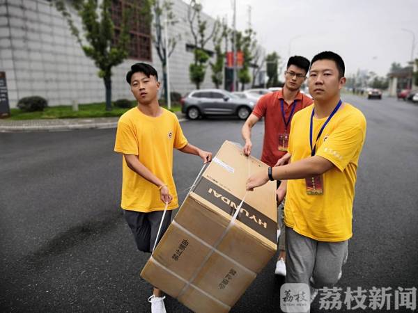 扬州一大学生需长期注射胰岛素，学校为其购置冰箱存放药品
