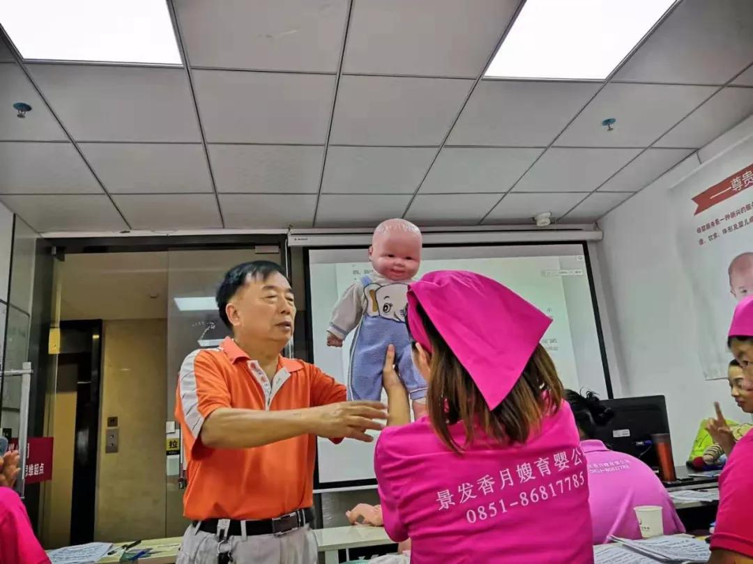                     宝宝放屁别忽视，千言万语都在屁里