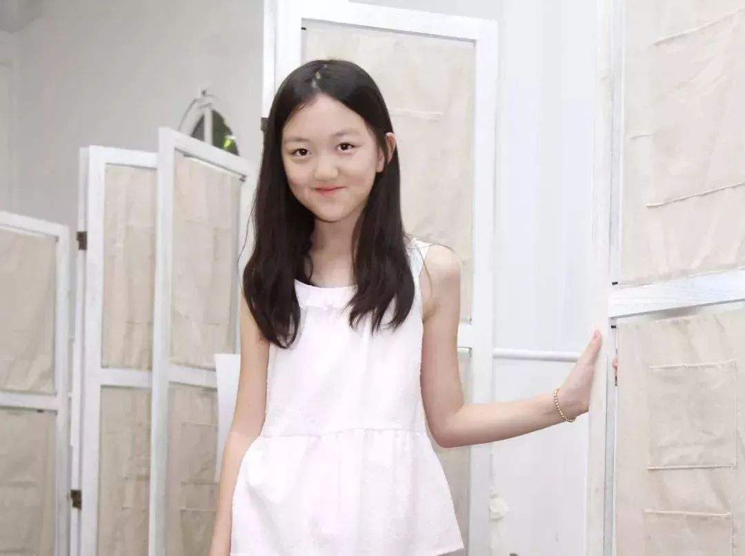原创13岁李嫣迎来开学季，闹腾了一个暑假的她终于要消停了