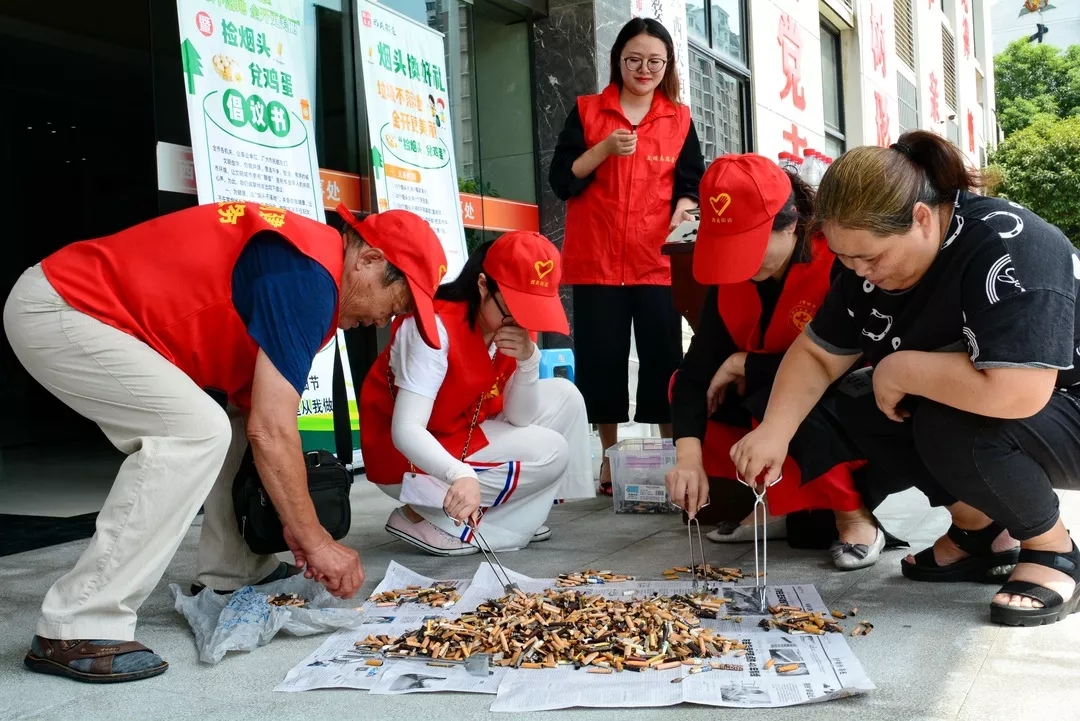 金华开发区创新城市管理方式,举行"捡烟头 兑鸡蛋"活动