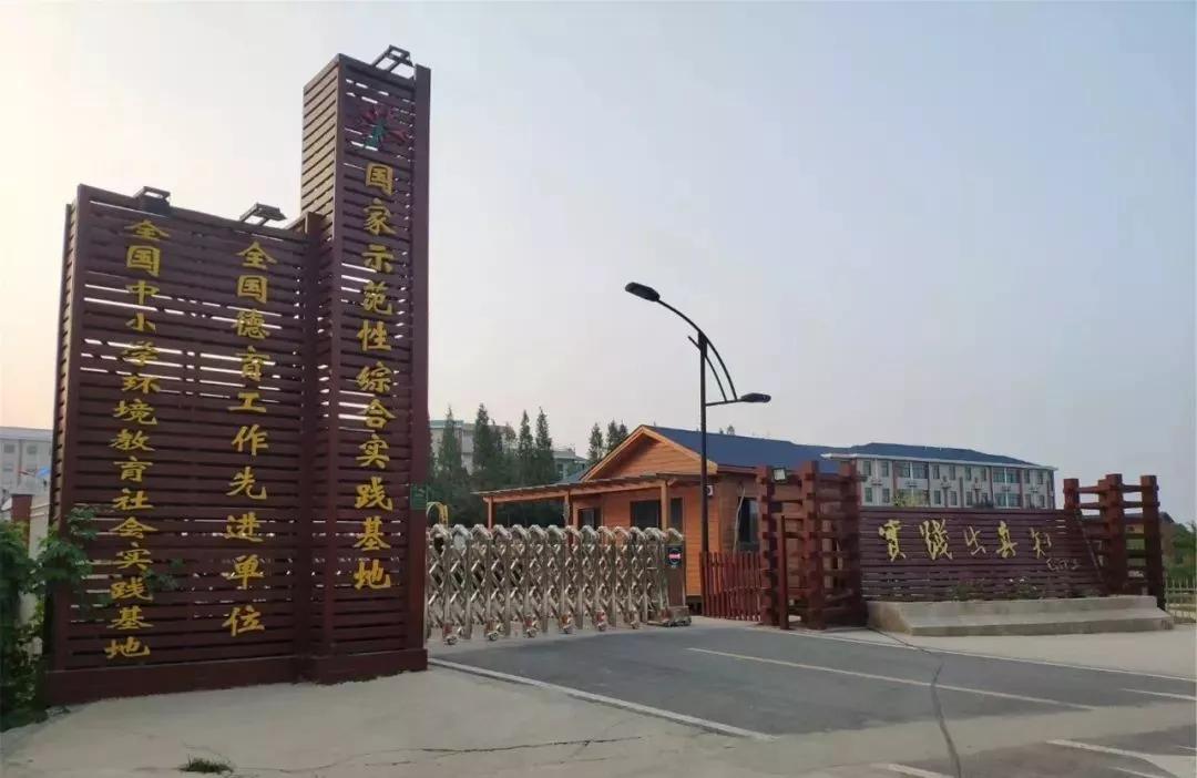 马鞍山二中外国语分校高一新生 即将乘载科达新能源汽车 前往濮塘实践