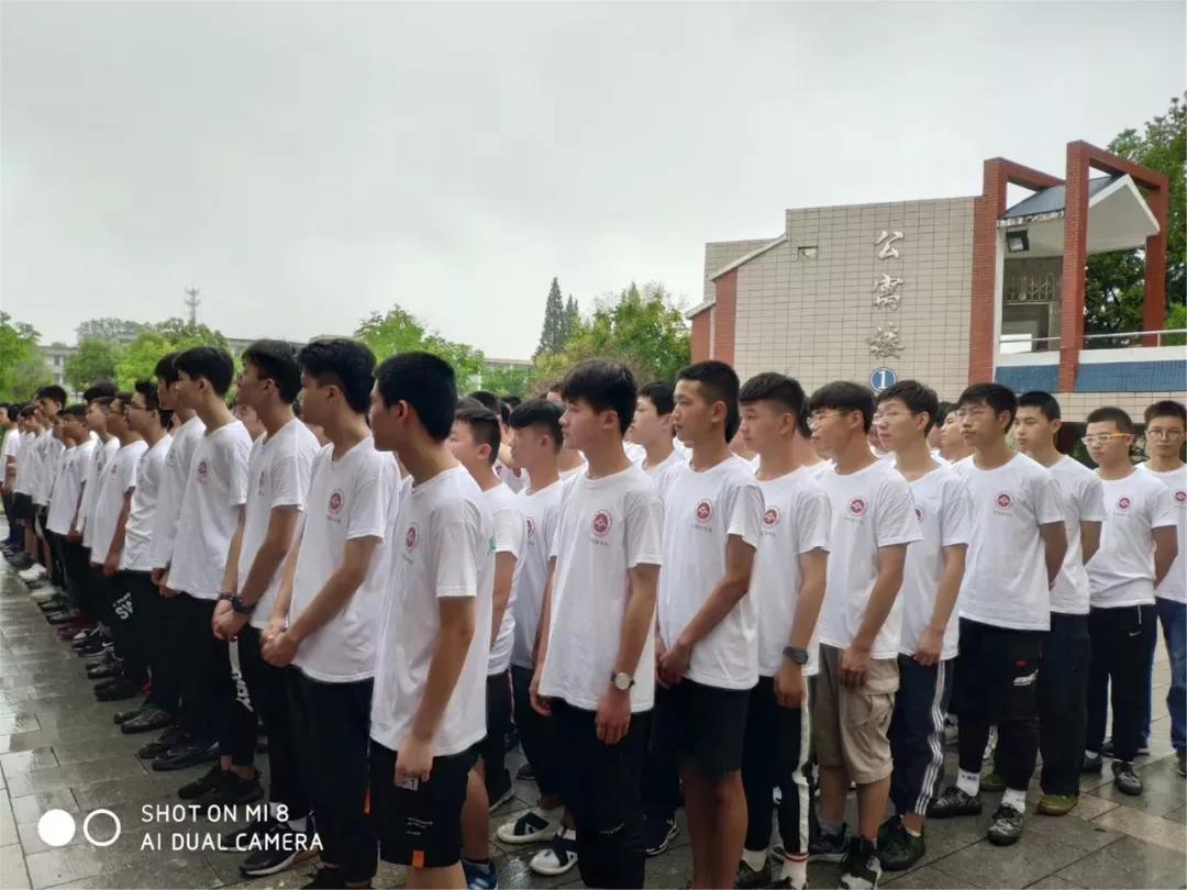 马鞍山二中外国语分校高一新生 即将乘载科达新能源汽车 前往濮塘实践