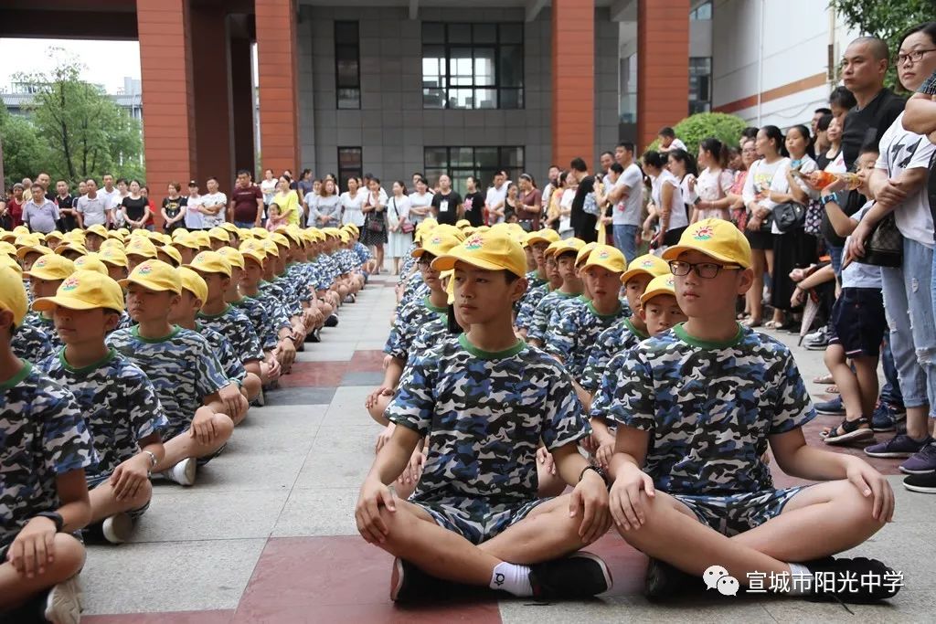 宣城市阳光中学隆重举行2019级新生军训闭营仪式暨汇报表演