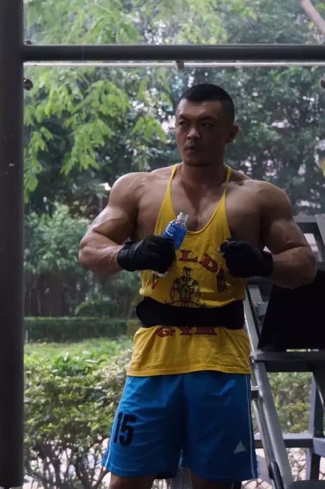 "中国深圳特警"爆刷朋友圈,满身肌肉硬汉十足,罪犯看了都要颤抖!