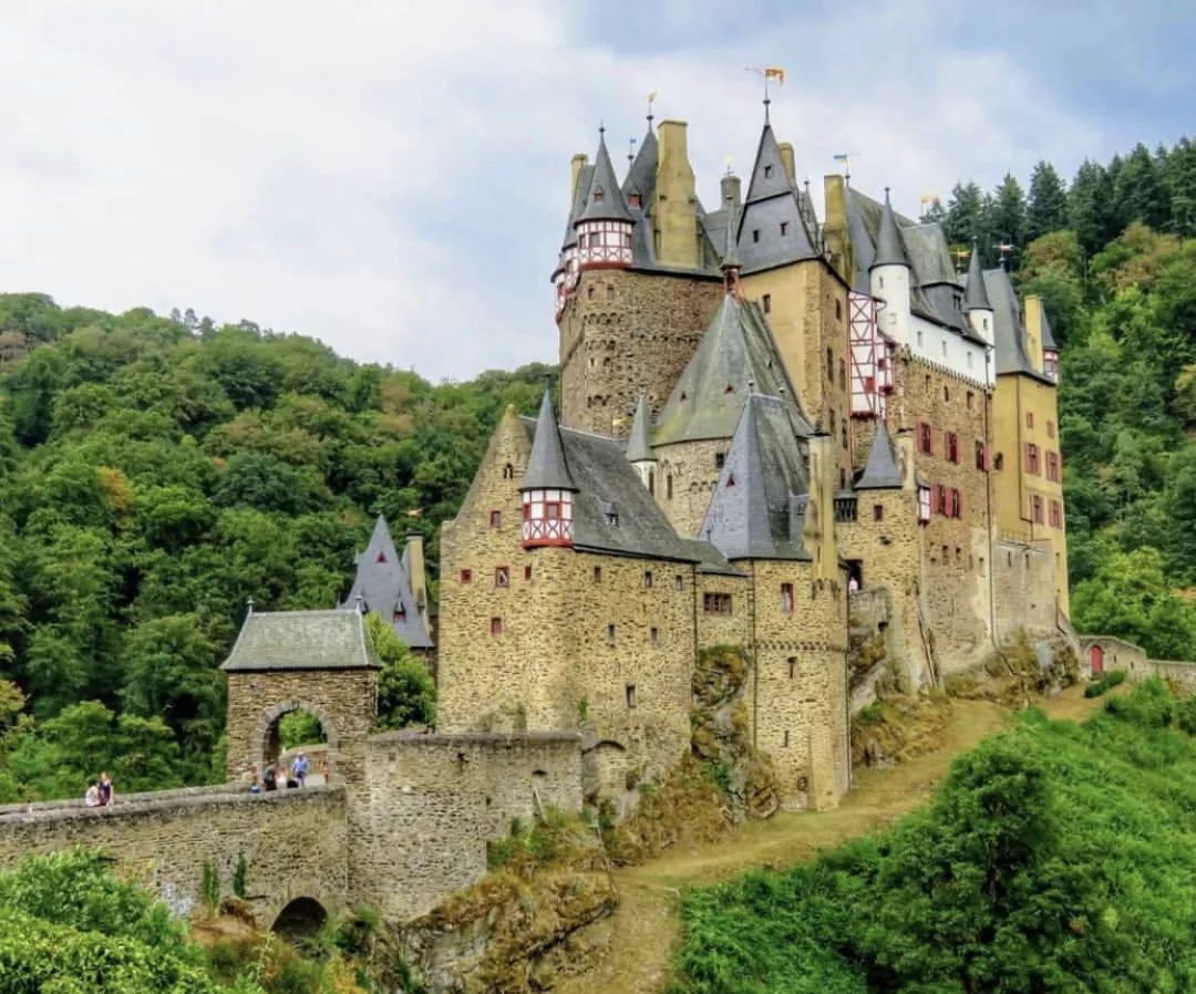 图片来源:brancastle.com 埃尔茨城堡(eltz castle),德国