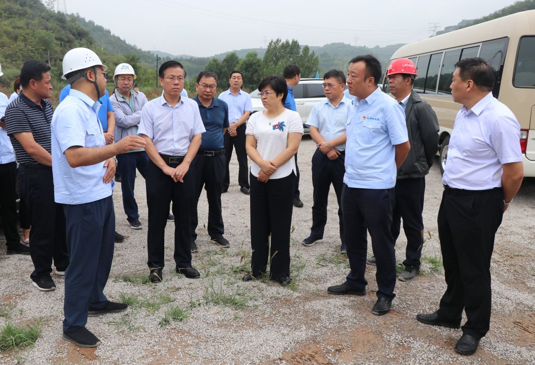 市交通运输局冯小宁,吉县县委副书记,县长崔绍民陪同调研.