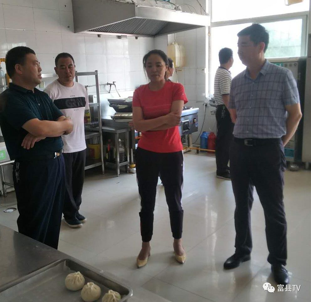 曹振颖在检查中强调,校园食品安全关乎万千家庭幸福安