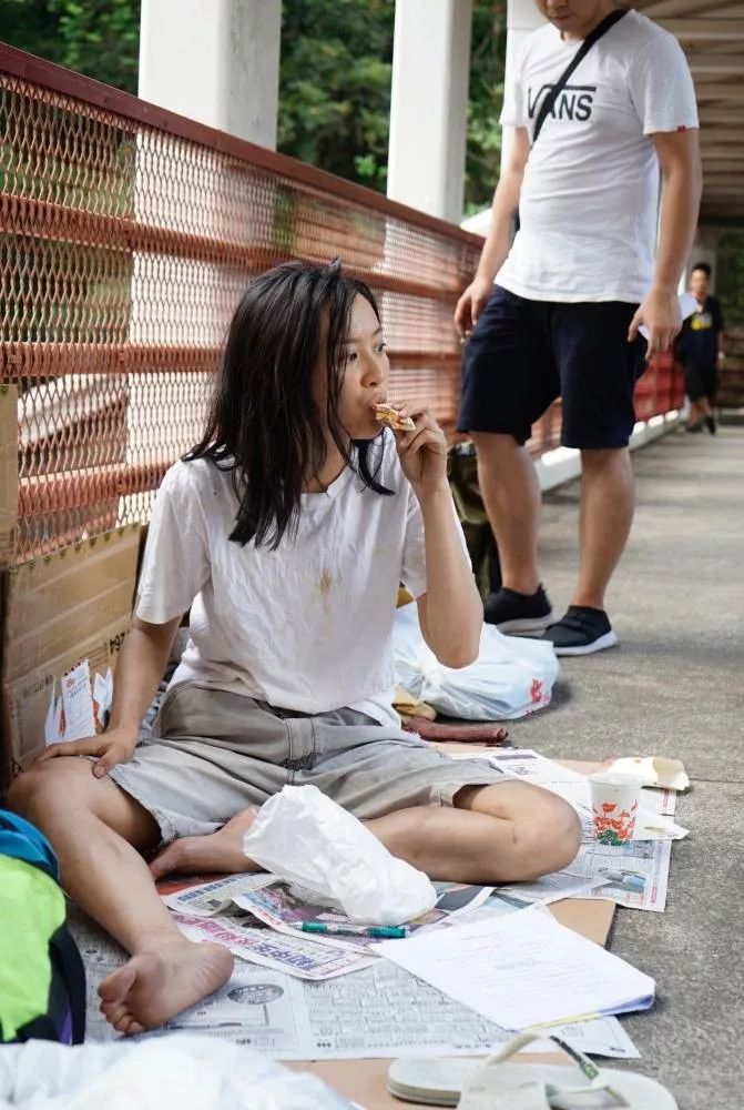 "陈法拉"ig发照吓坏粉丝!过于沧桑被指像麻甩佬!