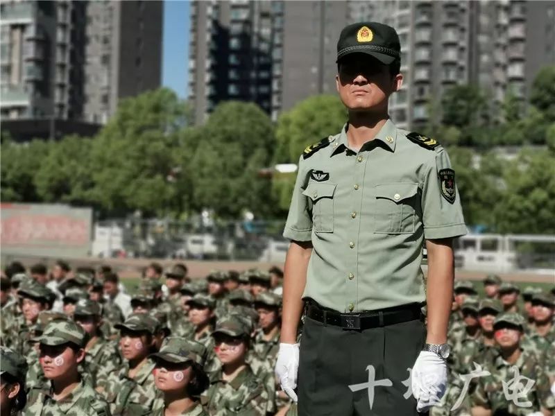 这阵势,超震撼!刚刚,大批现场图片从郧阳中学传出!