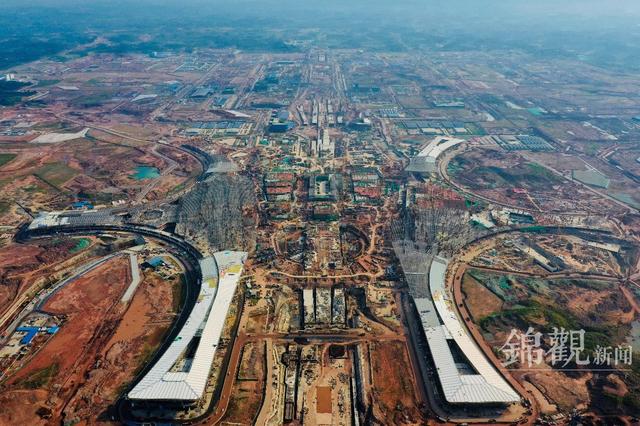 成都天府国际机场t2航站楼封顶了40分钟跑拢机场的18号线还远吗
