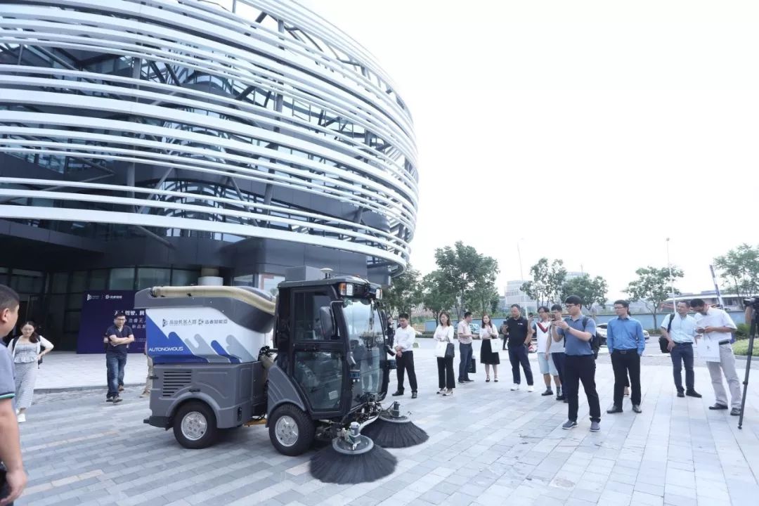 生态伙伴动态 | 用户真正要的无人环卫车,不只是无人清扫 | 高仙新品发布