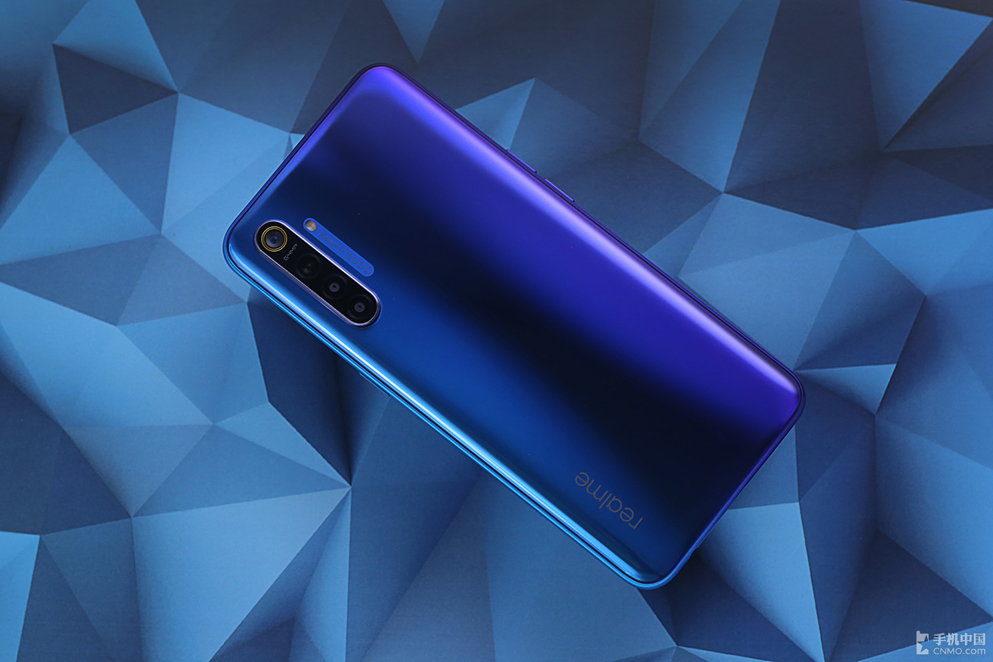 realme xt图赏:惊艳的不只6400万像素 还有它的设计