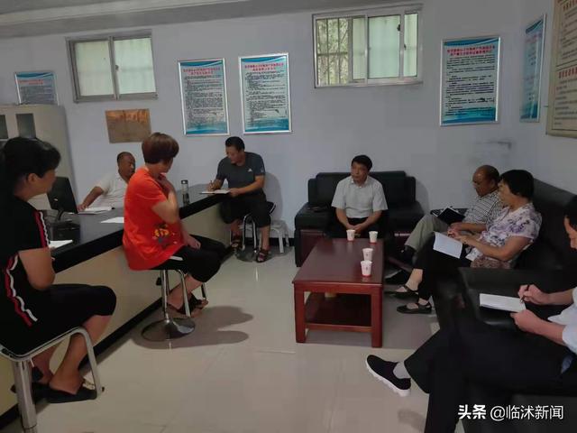 8月27日,临沭县发改局党组书记,局长苗壮带领局班子成员到派驻第一