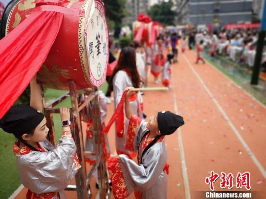 兰州400余名小学生体验古代“开笔礼” 领略传统中华文化