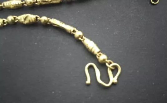 项链怎么放不会缠起来 091e5558732d44938e729ee2a5e499ce.png