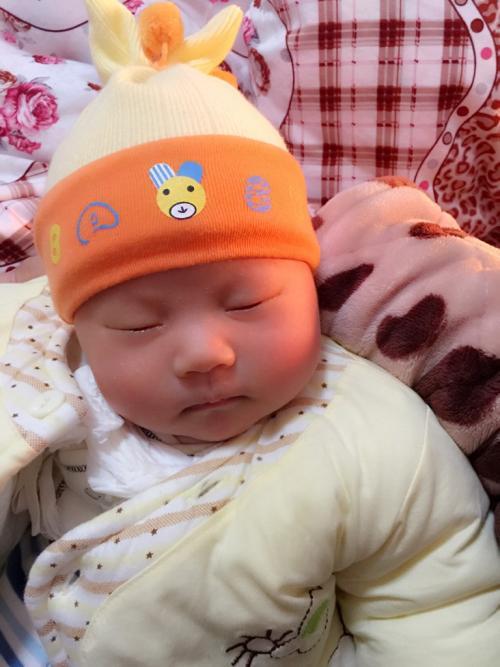                     夫妻怀疑自己孩子没有“眼睛”，带去医院做检查，医生：遗传二位