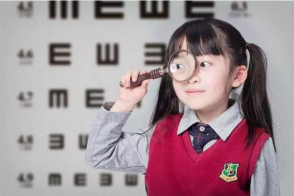 遵守近视防控的各项要求,认真规范做眼保健操,保持正确读写姿势,用眼