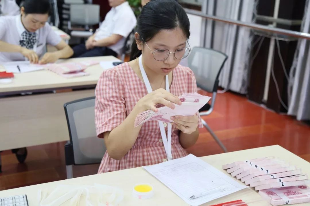 蒋晓露 田金兰 罗泽丽最终来自克度支行的蒋晓露,营业部的田金兰,谷硐