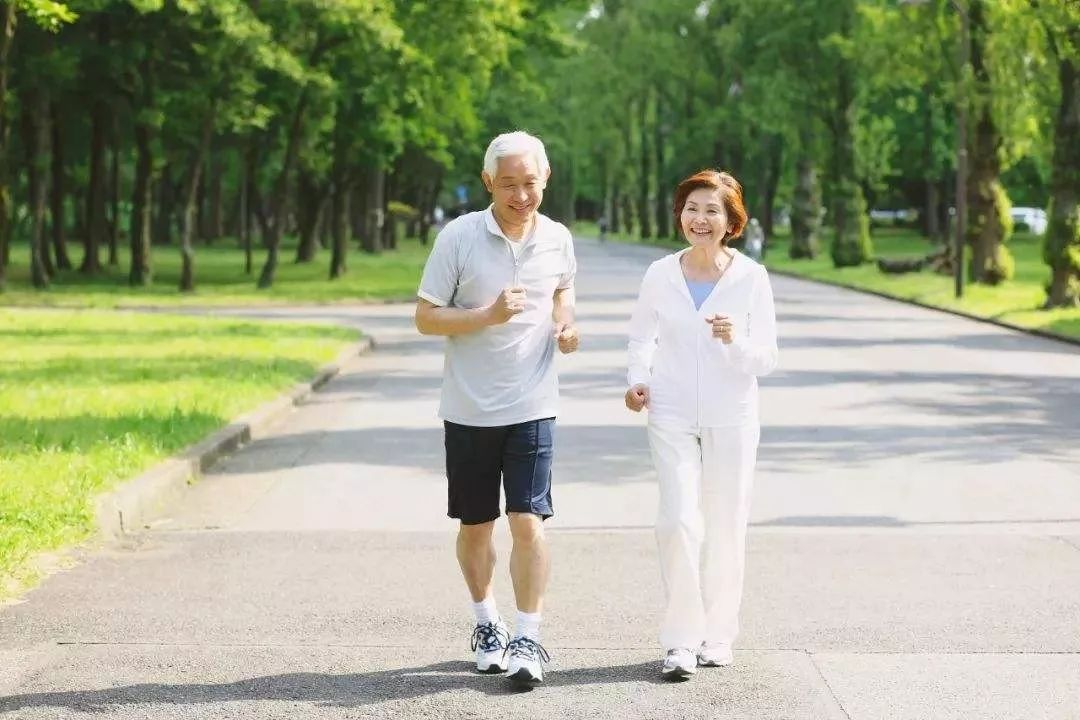 健康运动养生老年人秋季养生运动五戒