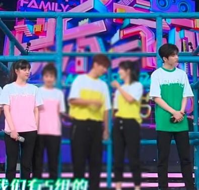 欧阳娜娜蔡徐坤恋爱?谢娜是红娘?疑穿情侣装看张杰演唱会被拍