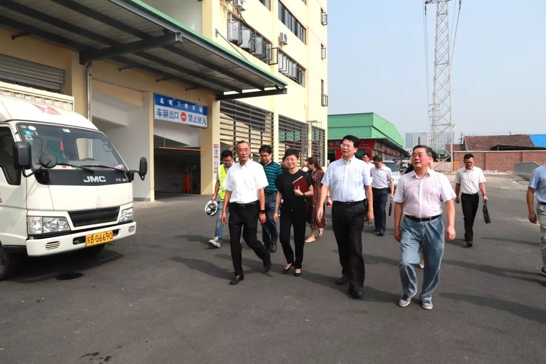 王唤春同志调研公办学校食堂改革治理工作