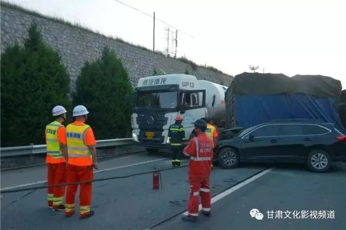 事故突发g30连霍高速榆中县境内天然气罐车泄漏兰州消防紧急救援