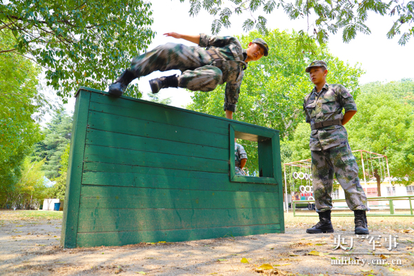 坚守中冲锋:记郑州联勤保障中心某基地保障队集训任务_潘建祥