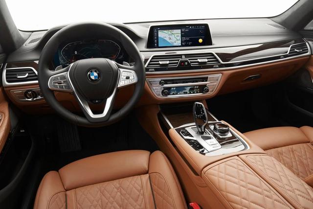 西安宝马730租一天多少钱 奔驰S320更好-图3