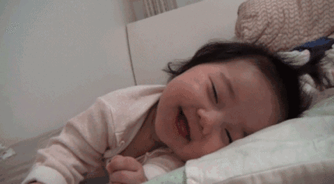                     宝宝让妈妈给挠痒痒，妈妈总挠不对地方，之后宝宝的反应太萌了