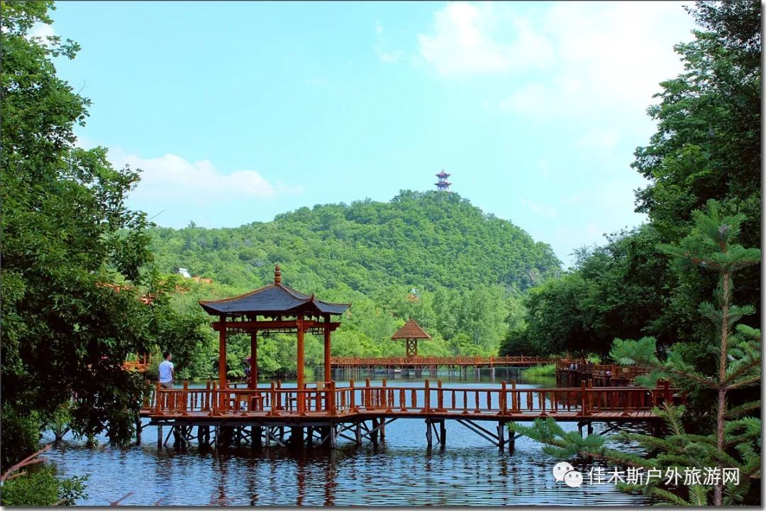 伊春回龙湾景区一日游每天发团奇峰怪石沟谷幽深溪潭清澈林茂花繁