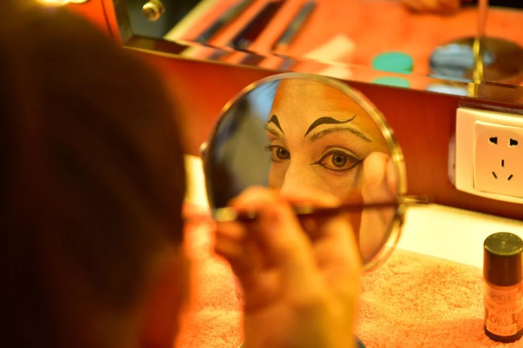 发圈彩虹屁文案都帮你准备好了,你与音乐剧《