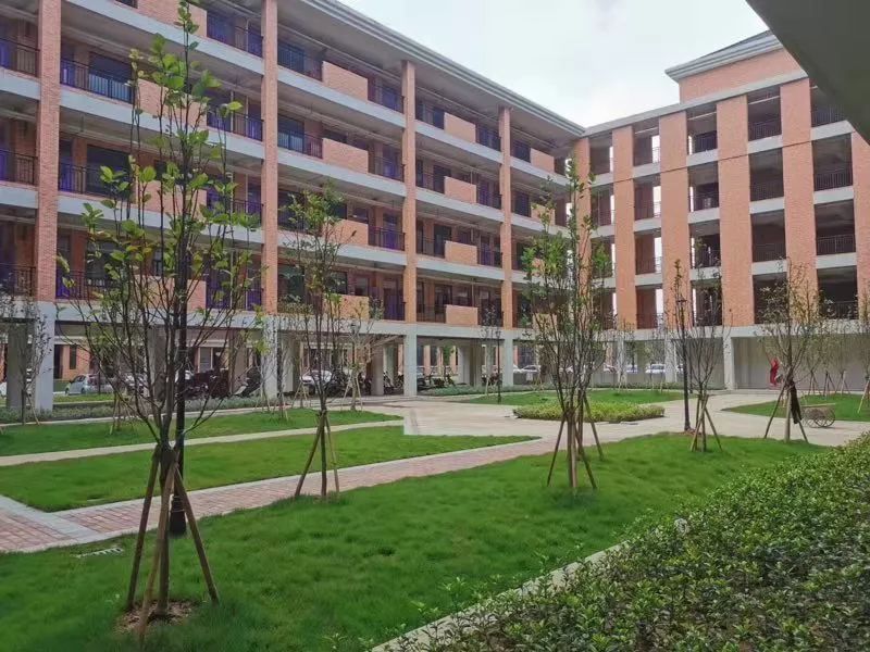 经一年多筹建的黄冈中学新兴学校9月3日落成啦!