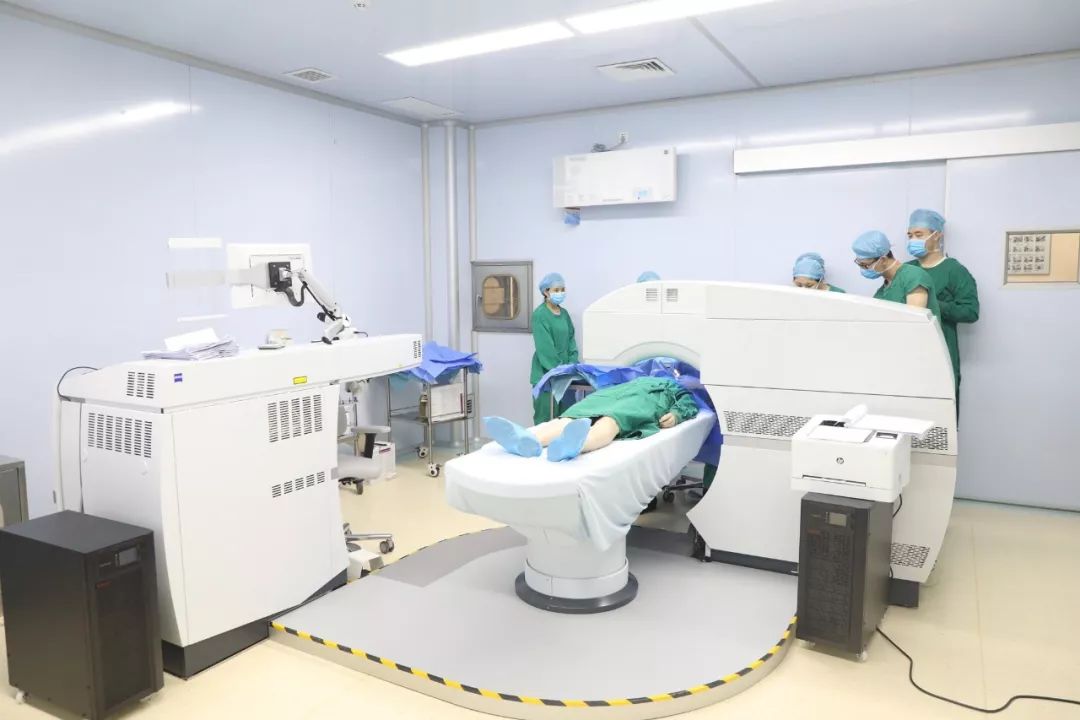 全飞秒治疗近视那么牛,为什么你们眼科医生自