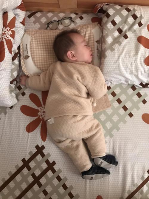                     夫妻怀疑自己孩子没有“眼睛”，带去医院做检查，医生：遗传二位