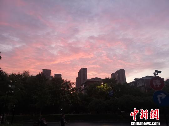 浙江结束“苦夏”受冷空气影响多地破8月历史低温记录