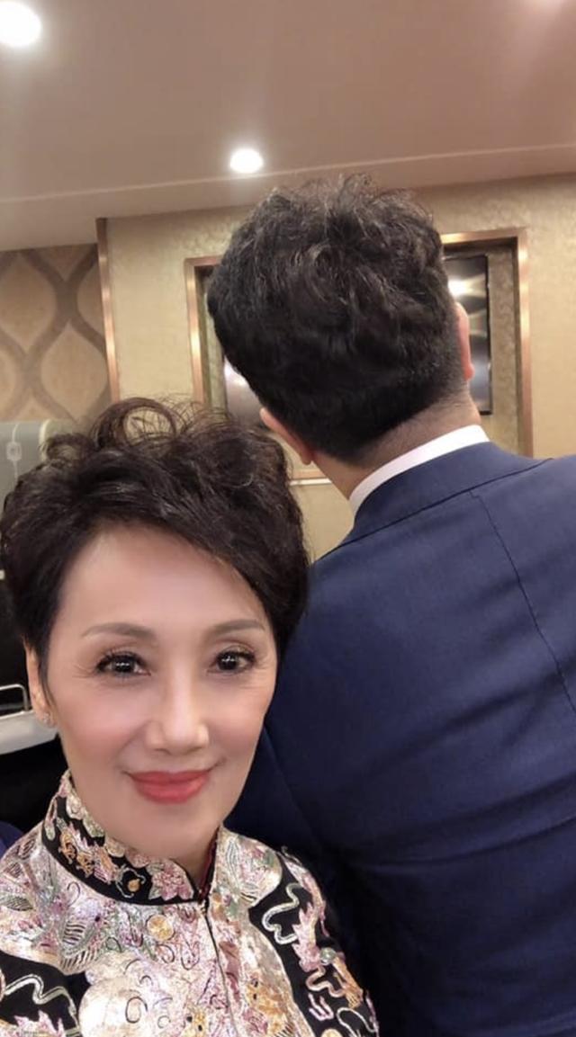 原创65岁tvb艺人韩马利突患脑膜炎病愈后仍虚弱月初才为儿子办婚礼