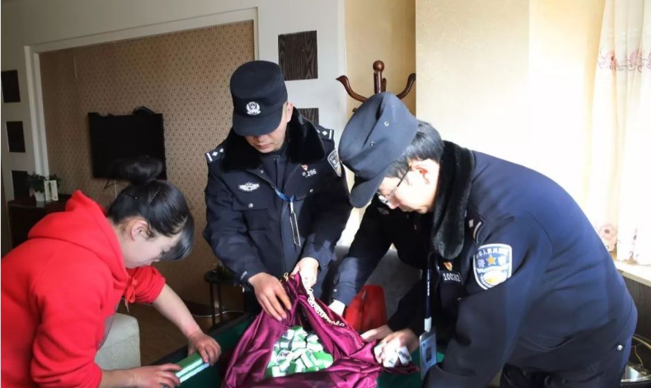 首先利用通过位置手机,锁定卫星定位,已知赌场具体信号.天津手把手教开网店图片