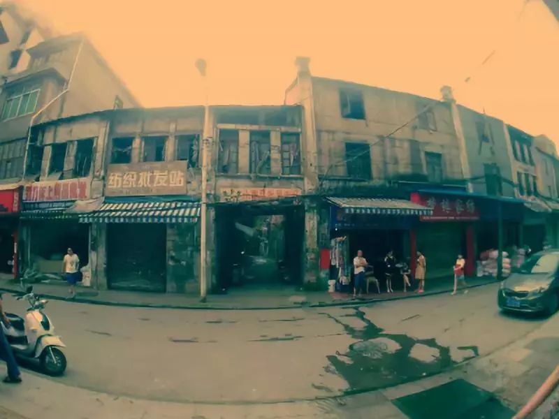 曾一度被称为萍乡香港街的南正街是为城内最繁华的闹市
