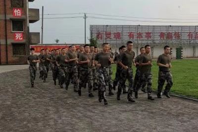 强军梦嘉兴科技城大桥镇准新兵参加全区役前训练