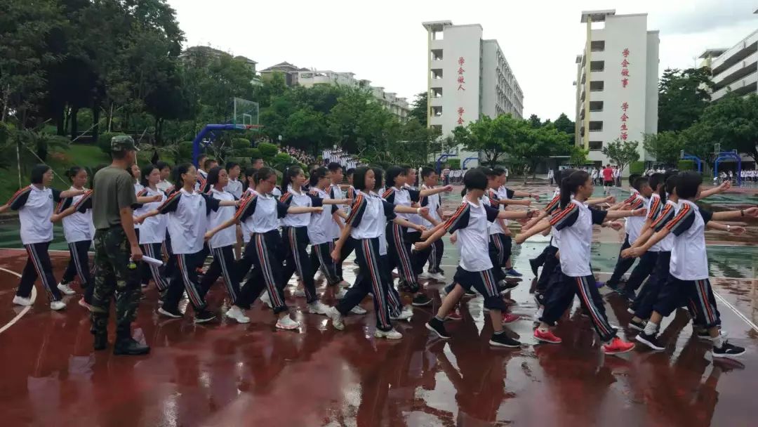 2019年,梦从这里开始 —厚街湖景中学2019级新生国防教育结营仪式