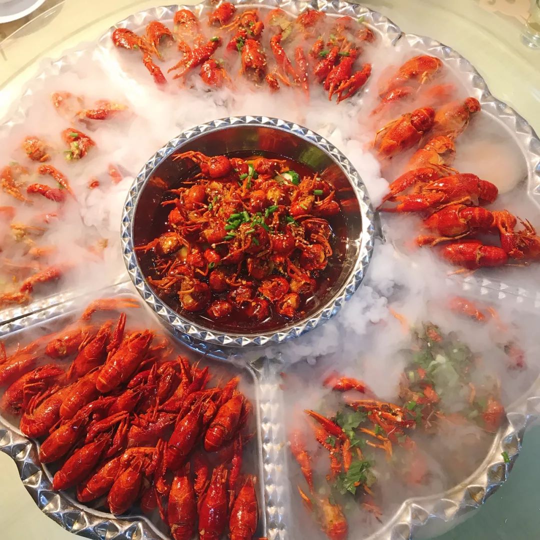 在蒙古包里也可以享受韵味的长沙全虾宴!