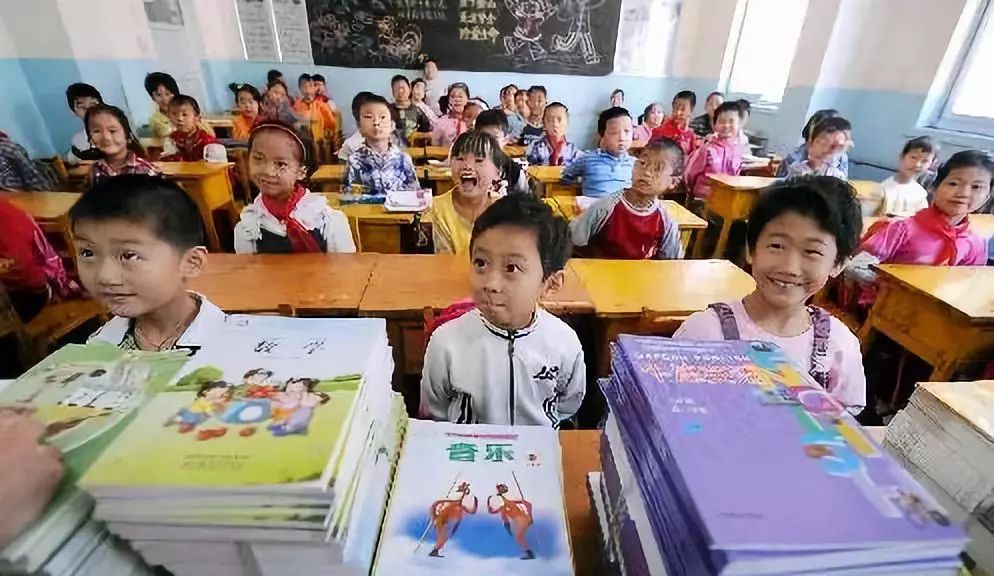人口数与学校_人口与国情手抄报(3)